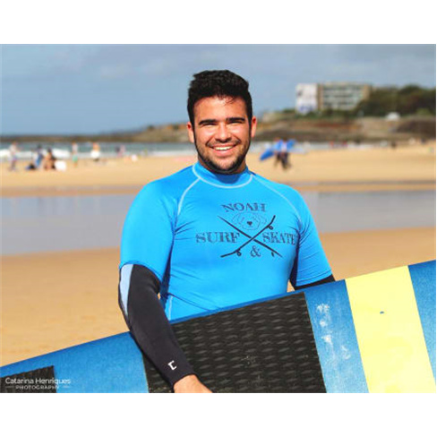 Aula em Grupo | 1h30 | Noah...Skate - Cascais Aula de Surf em Grupo | Época Alt