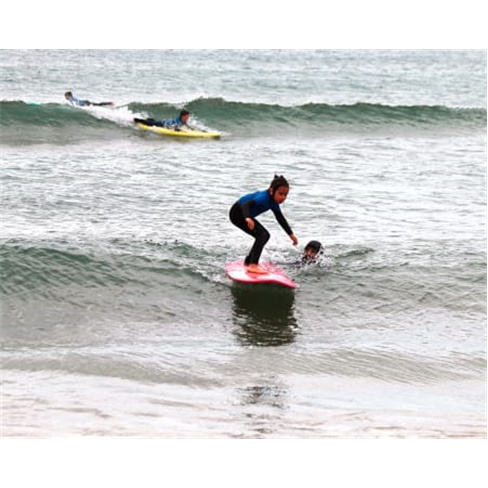 Aula em Grupo | 1h30 | Noah...Skate - Cascais Aula de Surf em Grupo | Época Alt