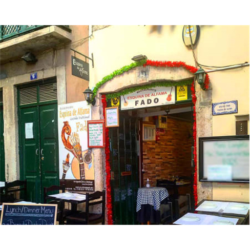 Jantar a Dois com Fado e Tradição no Esquina de Alfama | Lisboa