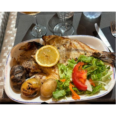 Jantar a Dois com Fado e Tradição no Esquina de Alfama | Lisboa