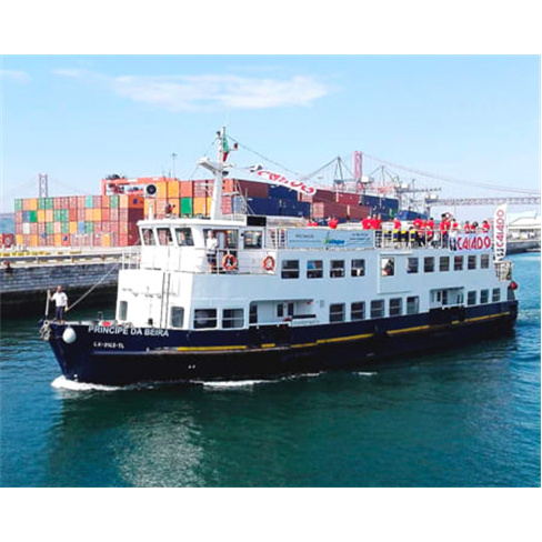 Cruzeiro no Tejo entre Alfa...o Paço Bilhete de Família - 2 Adultos + 2 Crian