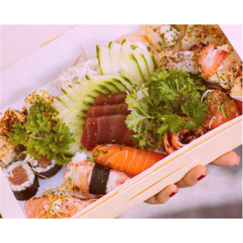 Amaterasu - Sushi Por Casa | Combinado 22 Peças Sushi e Sashimi + Entradas para