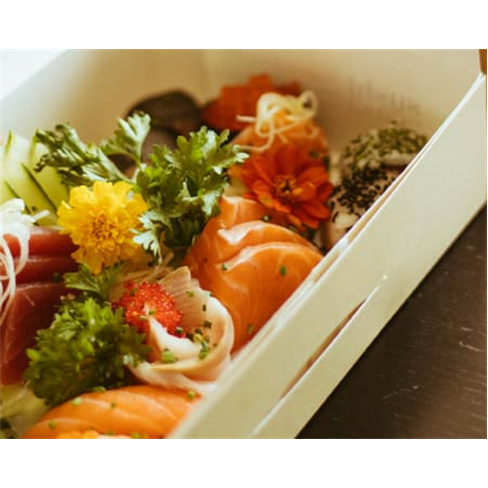 Amaterasu - Sushi Por Casa | Combinado 22 Peças Sushi e Sashimi + Entradas para
