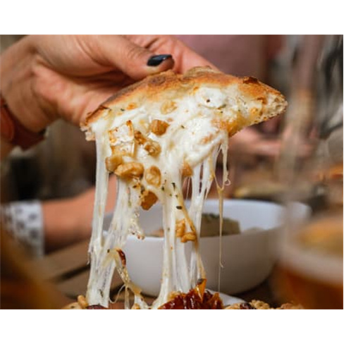 Entradas, Pizzas e Bebida para Dois em Telheiras | Nostra Pizza