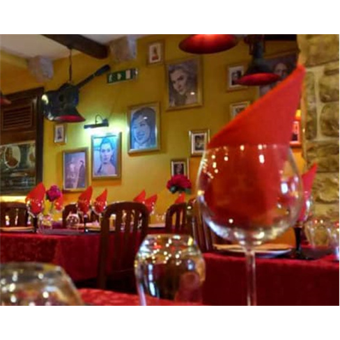 Noite de Fado em Alfama | Jantar e Espectáculo na Casa de Fados Alfama Grill
