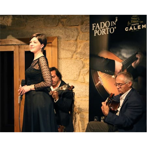 Visita às Caves Cálem com Prova de Vinho do Porto + Espectáculo de Fado ao Vi