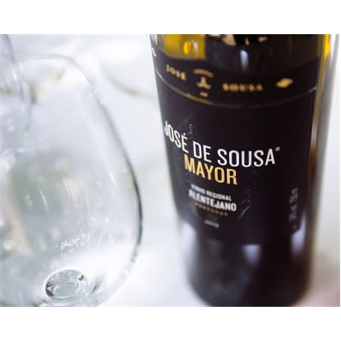 Visita Guiada às Adegas Moderna e Antiga + Prova de 3 Vinhos para Dois | Reguen