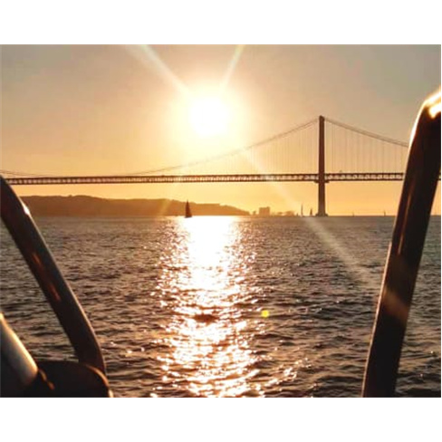 Passeio de Veleiro no Tejo | Sunset a Dois com Copo de Vinho | 2 Horas | Palmaya
