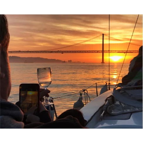 Passeio de Barco ao Pôr-do-...Vinho | 2 Horas | Rent a Boat Bilhete | Época Al