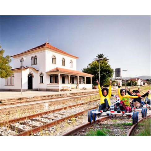 Train Spot Guesthouse | Noites Mágicas numa Antiga Estação de Comboios em Mar