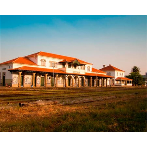 Train Spot Guesthouse | Noites Mágicas numa Antiga Estação de Comboios em Mar