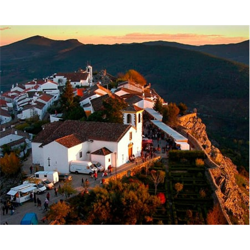 Train Spot Guesthouse | Noi...Comboios em Marvão 2 Noites + Passeio de Rail Bik
