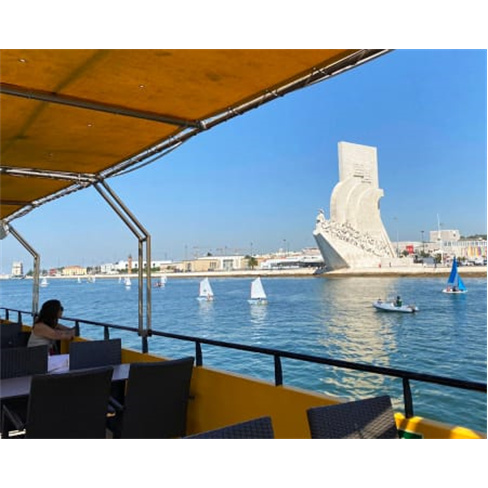 Yellow Boat River Tour! Passeio de Barco Rio no Tejo com Vista para a «Cidade d