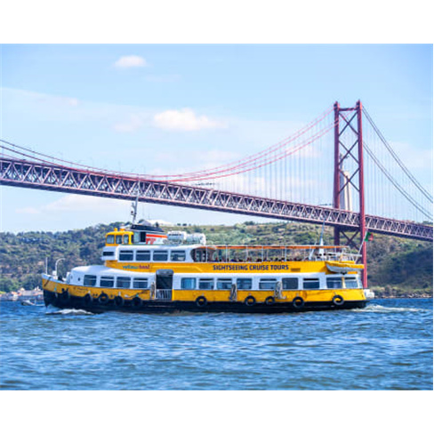 Yellow Boat River Tour! Passeio de Barco Rio no Tejo com Vista para a «Cidade d