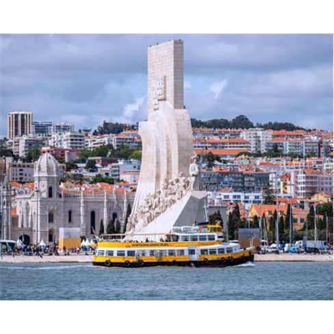 Yellow Boat River Tour! Passeio de Barco Rio no Tejo com Vista para a «Cidade d