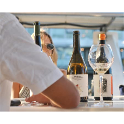 Passeio de Barco no Tejo com Prova de Vinhos para Dois | Wine Sailors - Lisboa