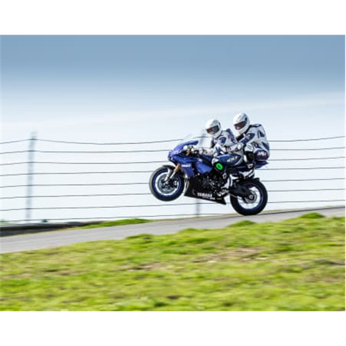 Yamaha R1: Emocionantes 2 Voltas no Autódromo de Portimão. nn(65 caracteres)