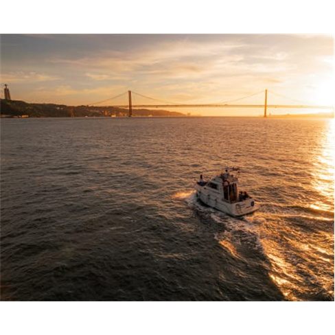 Passeio de Barco Privado no...| 2 Horas | Lisbon Me Boat Tours Sunset Experience
