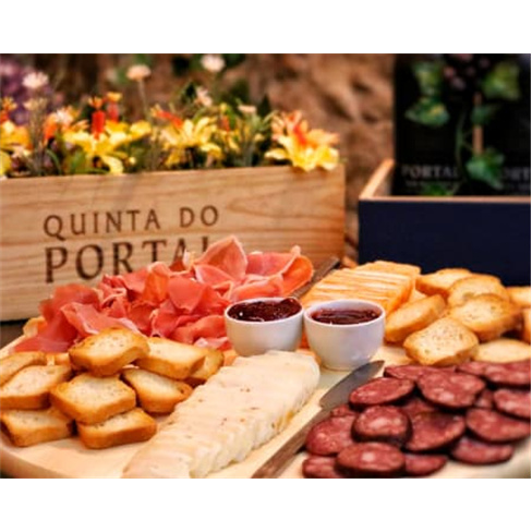 Vinhos e Petiscos p/2 | Loja Vinho Rodrigo´s - V.N. Gaia Reserva + Petiscos.