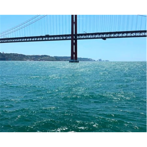 Passeio de Barco Privado no Tejo para Dois com Welcome Drink | 2 Horas | Lisbon