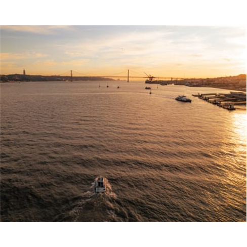 Passeio de Barco Privado no...| 2 Horas | Lisbon Me Boat Tours Sunset Experience
