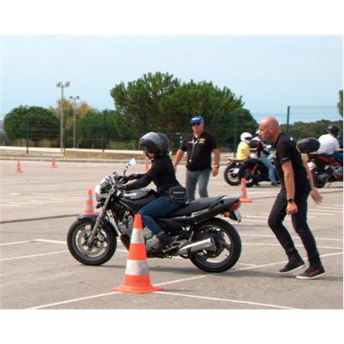 Curso de Condução de Moto em 7 Horas na ACM Faro. (45 caracteres)