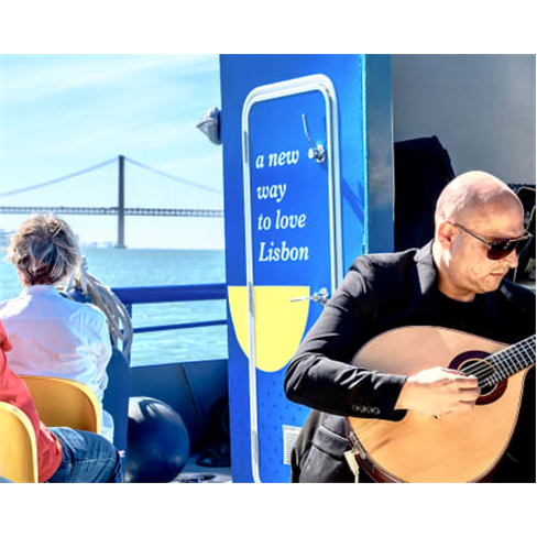 Fado no Tejo: Cruzeiro c/ Bebida | 1 Hora | Lisboat Criança" (62 caracteres)
