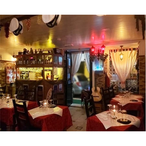 Jantar romântico com Fado ao vivo em Alfama: experiência únican(77 caractere
