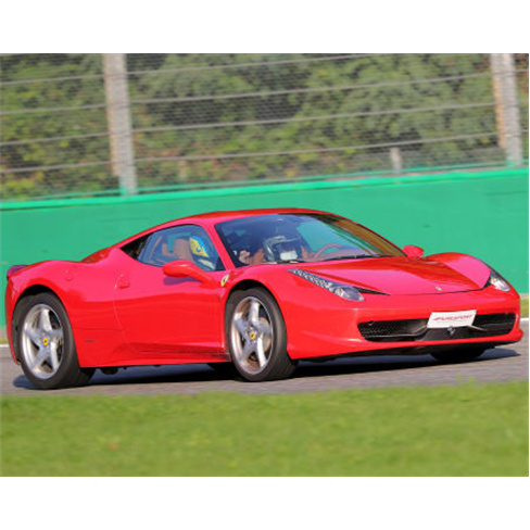 Experiência VIP: Conduza um Ferrari 458 em Cremona - 2 Voltas | Itália