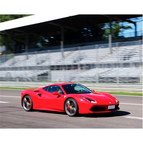 VIP: 2 Voltas num Ferrari 488 GTB! Sinta a Adrenalina em Vallelunga, Itália.