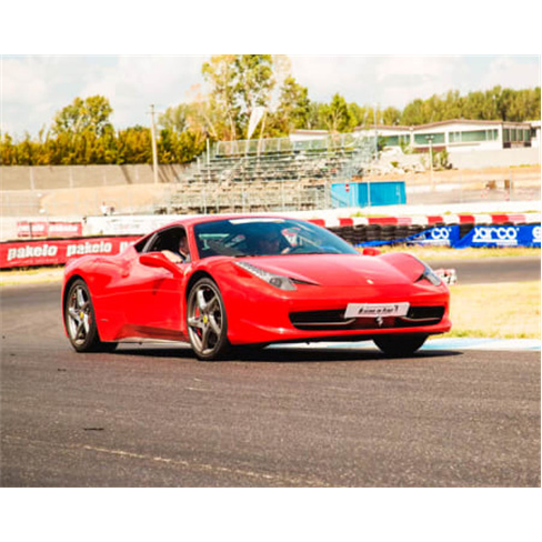 Experiência VIP: 6 Voltas num Ferrari F458 no Circuito de Castelletto | Itália