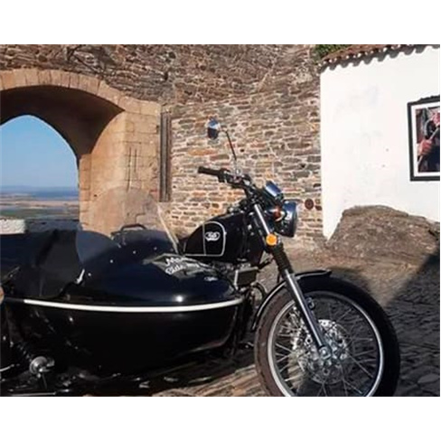 Descobre Batalha Montes Claros de Moto Sidecar + Museu e Vinhos | 2h
