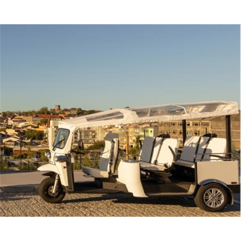 Tuk Tuk em Guimarãesn(O título contém 17 caracteres, incluindo espaços)