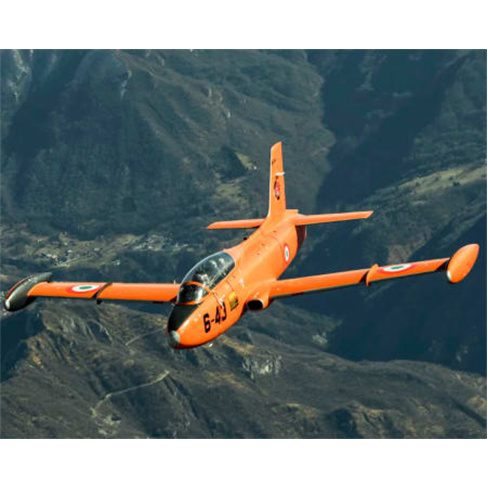 Experiência VIP: Voe a Alta Velocidade num Jacto MB-326 em Itália | Migflug