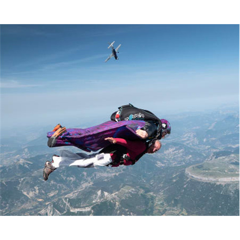 Experiência VIP: Sinta a Adrenalina! Salto Tandem de Wingsuit - 4000m de Altitu