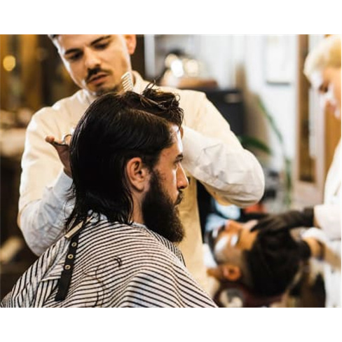 Corte Masculino na Bigorna Parlour - Foz ou Baixa do Porto c/ Barba incluída