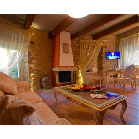 Estadia de Luxo: Jacuzzi Privado em Oste del Castello 4* + Tour Vinhos | 1 Noite