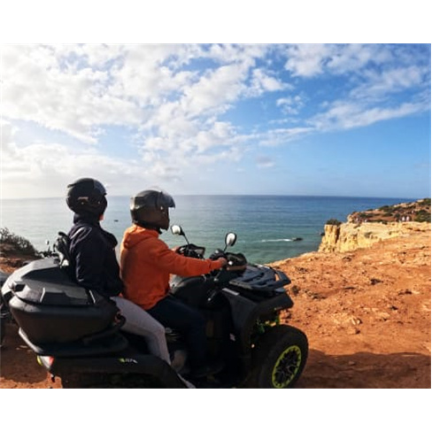 Aventura de Moto4 exclusiva nos 7 Vales Suspensos de Benagil - Para 2 na Lagoa.