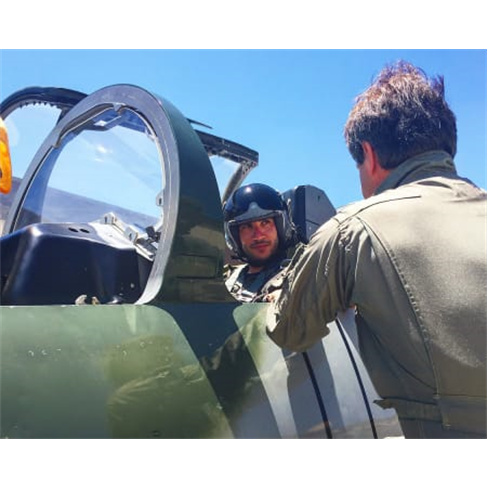 Loopings VIP em Paderborn: Voo Acrobático no L-39 Albatros. (49 caracteres)