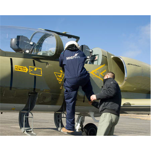 Loopings VIP em Paderborn: Voo Acrobático no L-39 Albatros. (49 caracteres)