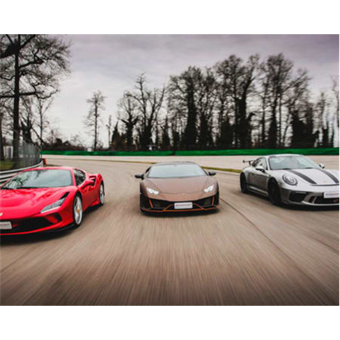 Viva o Luxo: Conduza um Lamborghini Huracán Evo em Vallelunga, Itália!