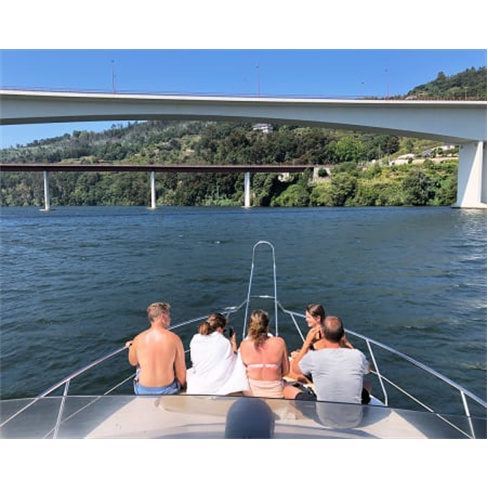 Passeio de Iate no Rio Douro para Dois c/ Passagem na Ilha dos Amores | 1 Hora