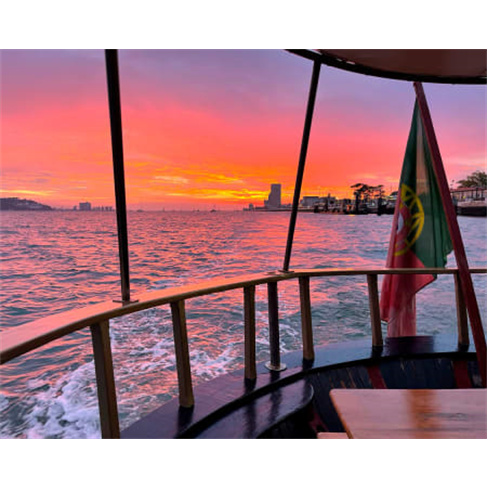 Festa de Barco no Rio Tejo! Dj & Bar Aberto | Bilhete Individual Praça Comérci