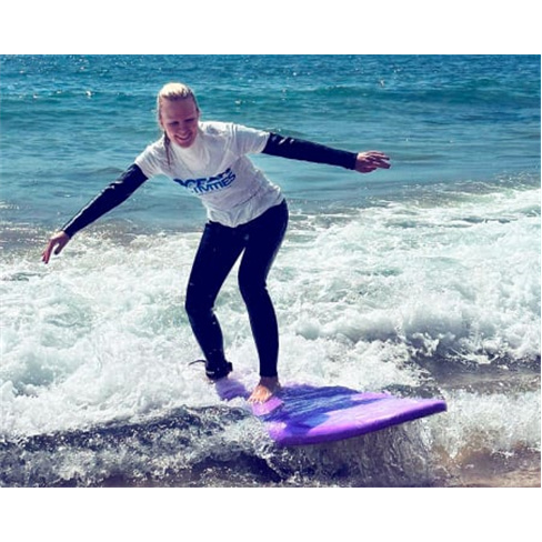 Surf em Grupo: Diversão Aquática em Cascais!