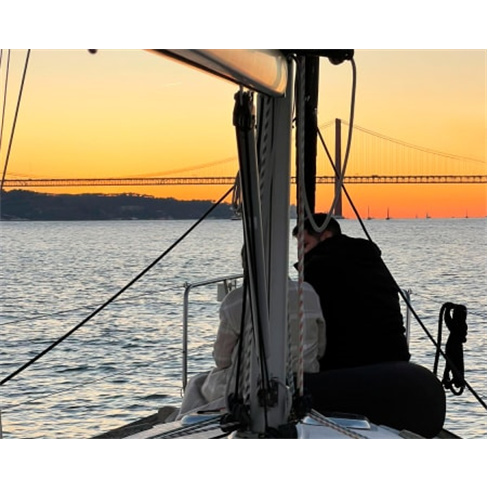 Veleiro Privado no Tejo | 2h | 6 Pessoas | Sunsets TejonCaracteres: 56