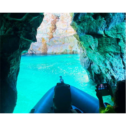 Explora as Grutas Secretas e Pegadas de Dinossauro com o Cape Cruiser em Sagres.