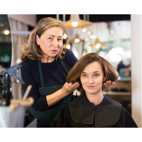 Corte e Brushing com Hidratação no Cabeleireiro Shalon Adonay em Lisboa.