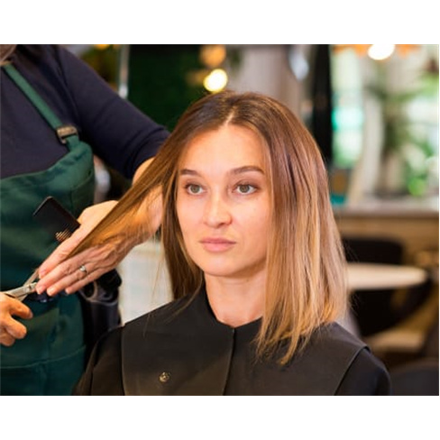 Corte e Brushing com Hidratação no Cabeleireiro Shalon Adonay em Lisboa.