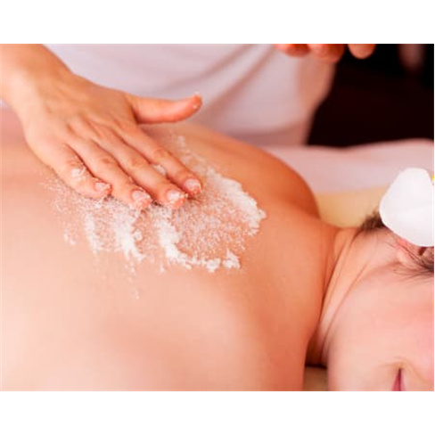 Pele Suave como Seda! Esfoliação e Hidratação no Centro de Estética em Brag