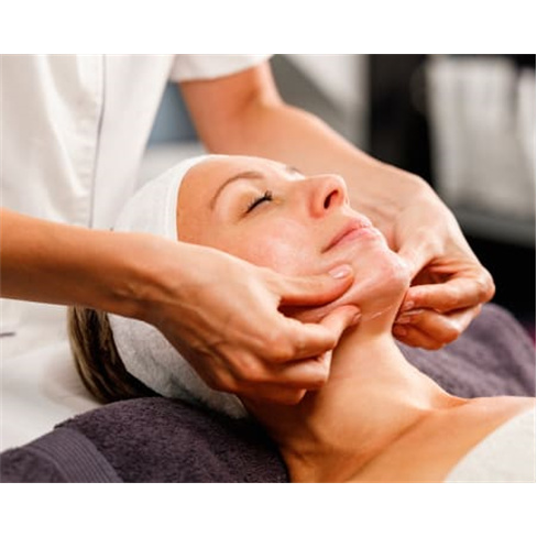 Limpeza Facial | Inovfam - Vila Nova de Famalicão Limpeza de Pele Profunda
